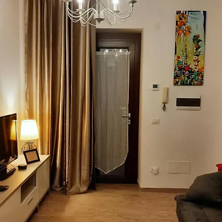Casa Flo', Next To The Reggia With Car Park Apartmán *