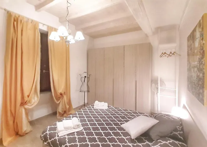 Casa Flo', Next To The Reggia With Car Park شقة فيناريا ريالي