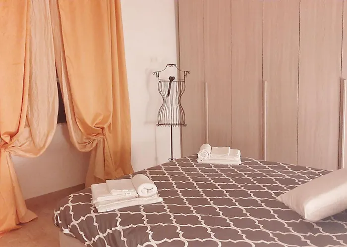 Casa Flo', Next To The Reggia With Car Park Appartamento