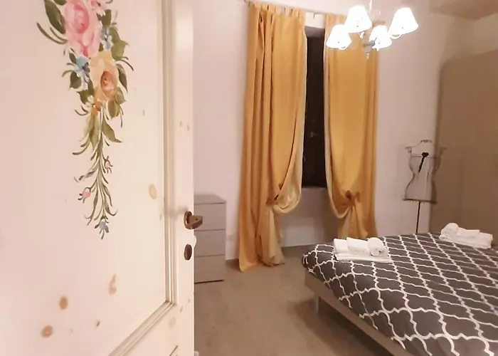 Casa Flo', Next To The Reggia With Car Park * فيناريا ريالي