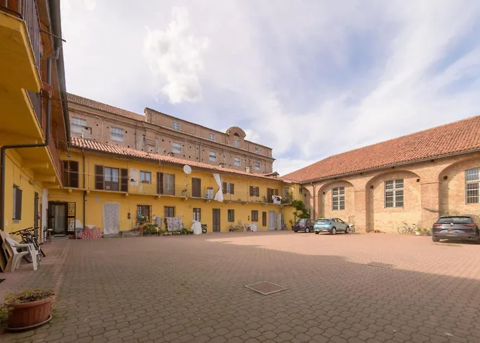 Casa Flo', Next To The Reggia With Car Park شقة