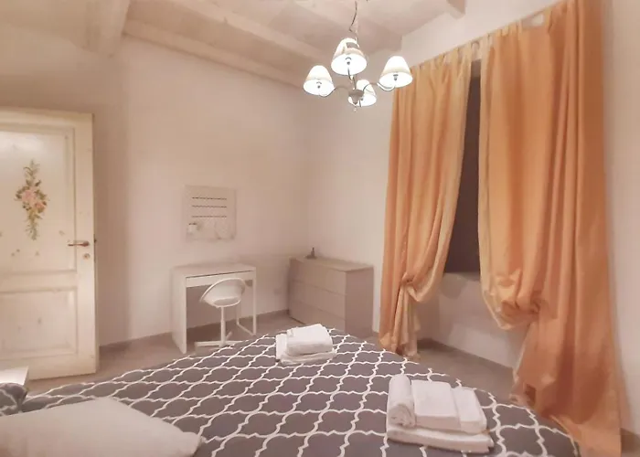 Casa Flo', Next To The Reggia With Car Park شقة فيناريا ريالي