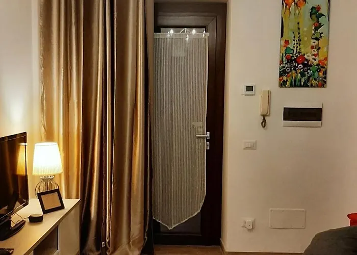 Casa Flo', Next To The Reggia With Car Park Appartamento *